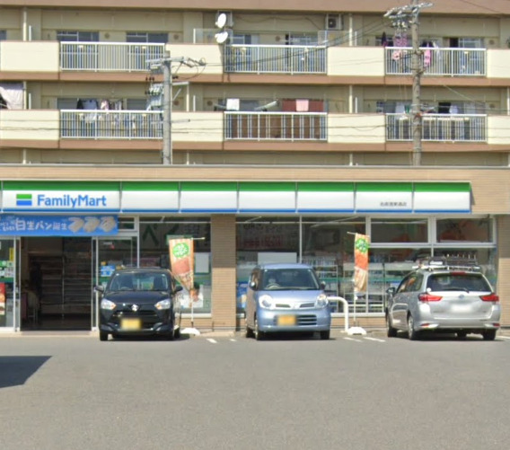 コンビニ　ファミリーマート 名南港東通店（コンビニ）まで357m