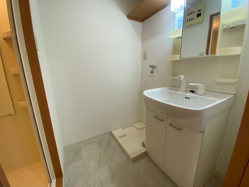 洗面設備　入居前に撮影した写真です。退去後改装する為、変更になる場合が
