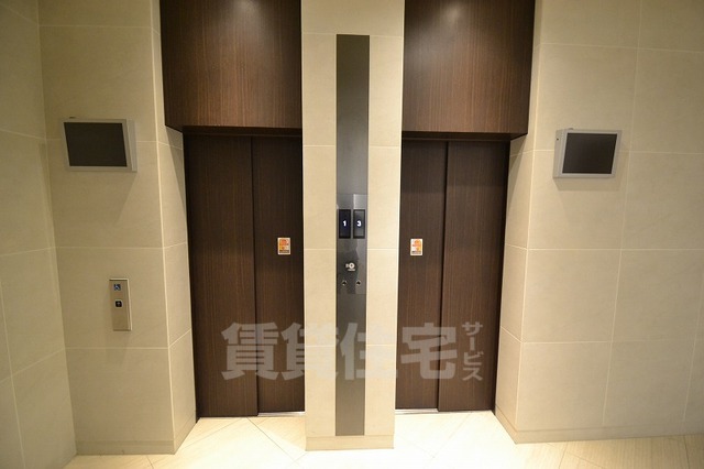 ロビー　エレベーター