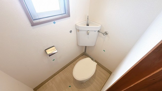 植木セメントビルのトイレ写真