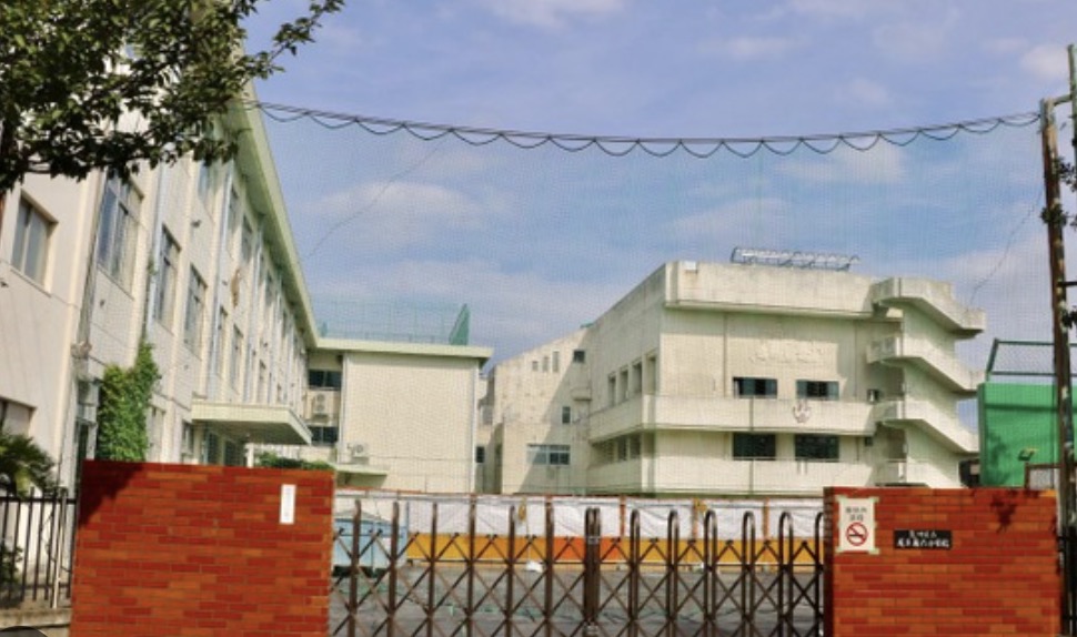 小学校　荒川区立尾久第六小学校（小学校）まで133m