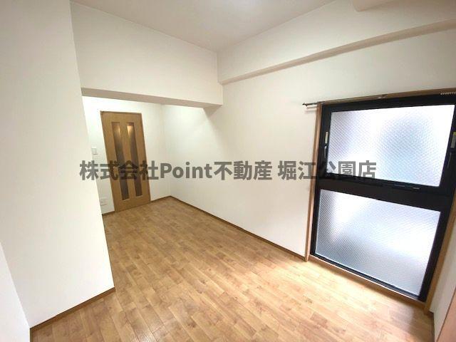 地下鉄御堂筋線 梅田駅 徒歩7分 11階建 築26年の居間写真