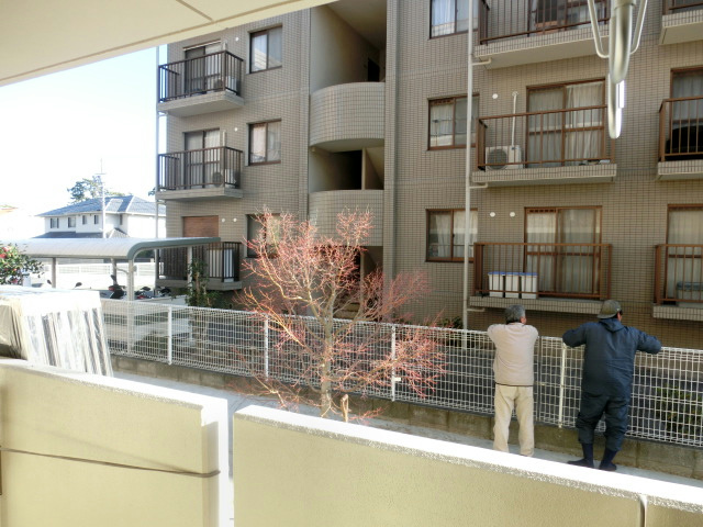 眺望　前の建物まで距離があり圧迫感がありません