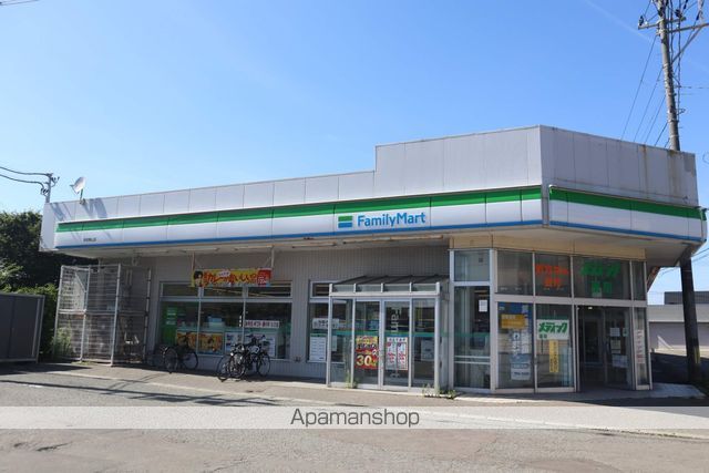 コンビニ　ファミリーマート（コンビニ）まで539m