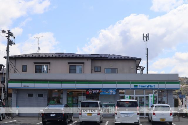 コンビニ　ファミリーマート秋田高校前店（コンビニ）まで800m