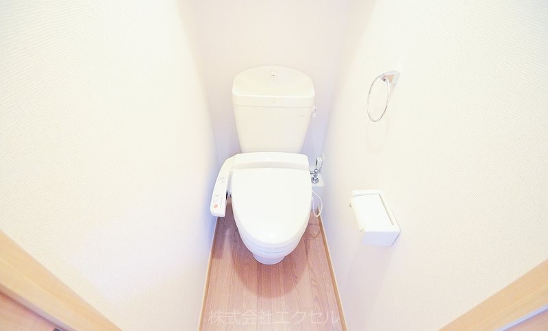 ＪＲ青梅線 牛浜駅 徒歩7分 3階建 築18年のトイレ写真