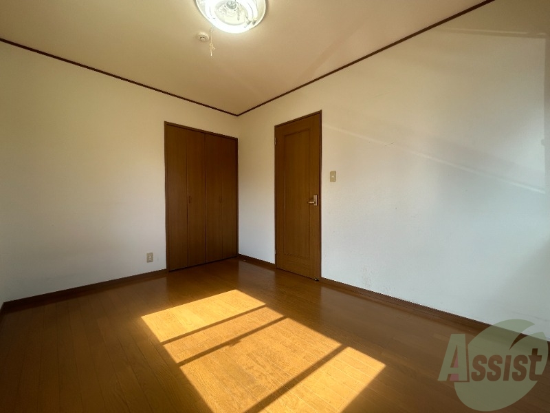 その他部屋・スペース　６帖の洋室です。日差しがあり明るい印象でした。
