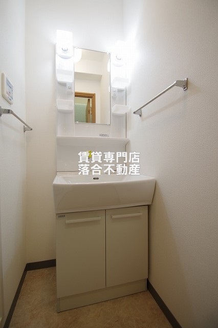 洗面設備　独立洗面化粧台付き
