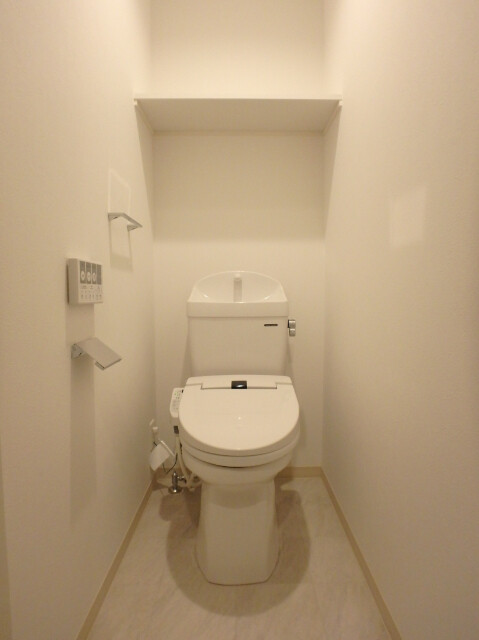 南海本線 住ノ江駅 徒歩3分 3階建 築6年のトイレ写真