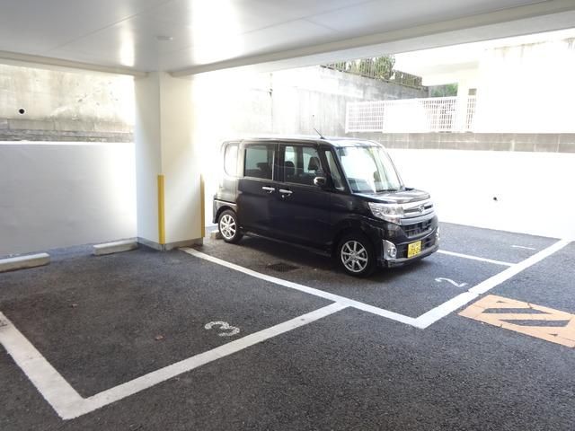 駐車場　★★屋根付き駐車場もございます★★