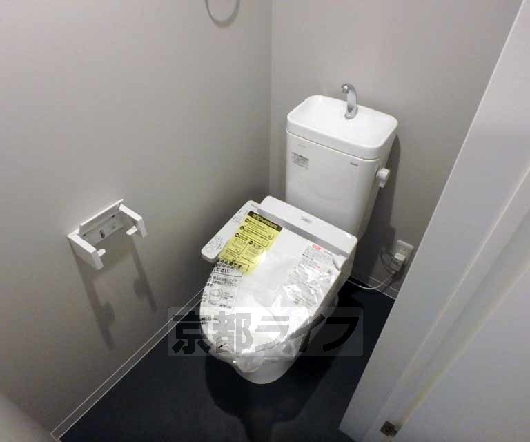 阪急嵐山線 上桂駅 徒歩4分 3階建 築9年のトイレ写真