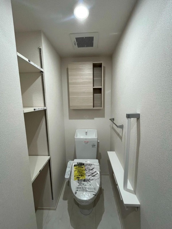 ＪＲ東海道本線 千里丘駅 徒歩11分 3階建 築1年のトイレ写真