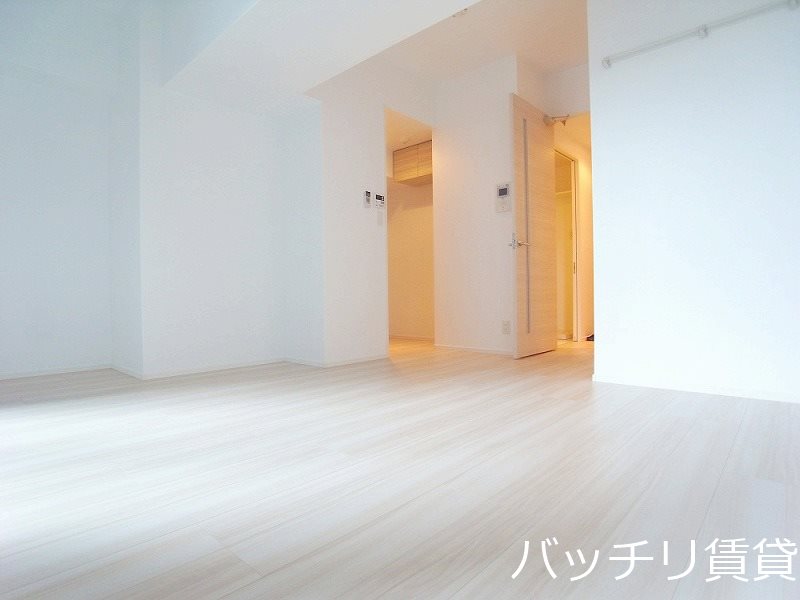 居室・リビング　別号室タイプの為、現状を優先致します。