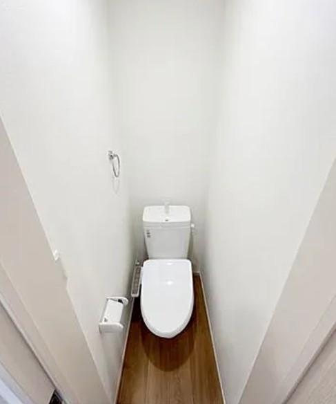 ＪＲ総武線 新検見川駅 徒歩15分 3階建 築4年のトイレ写真