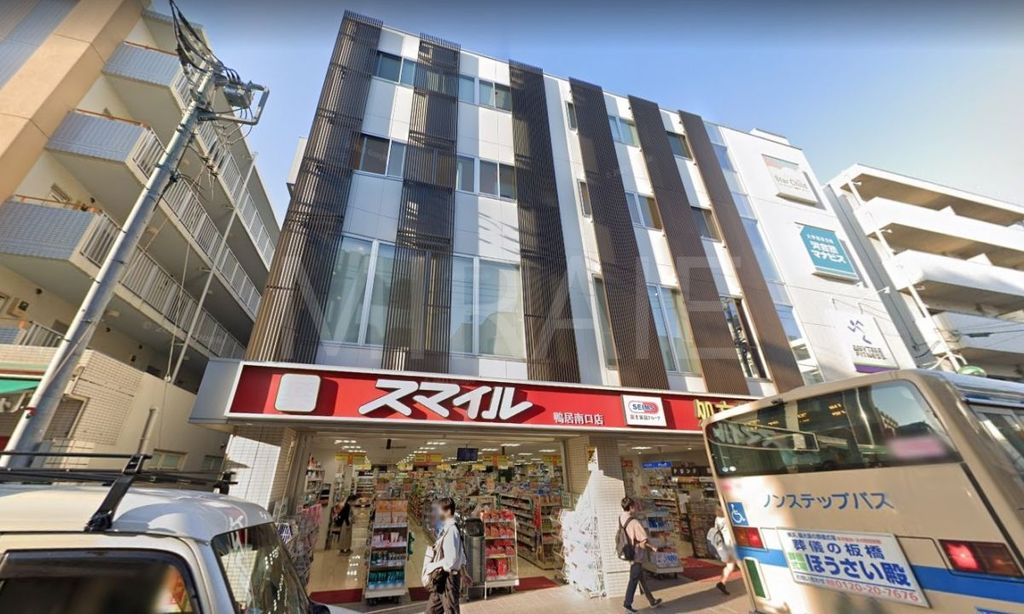 ドラックストア　ドラッグストアスマイル鴨居南口店（ドラッグストア）まで400m