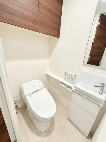 トイレ　★トイレ内手洗い場完備の高級仕様★