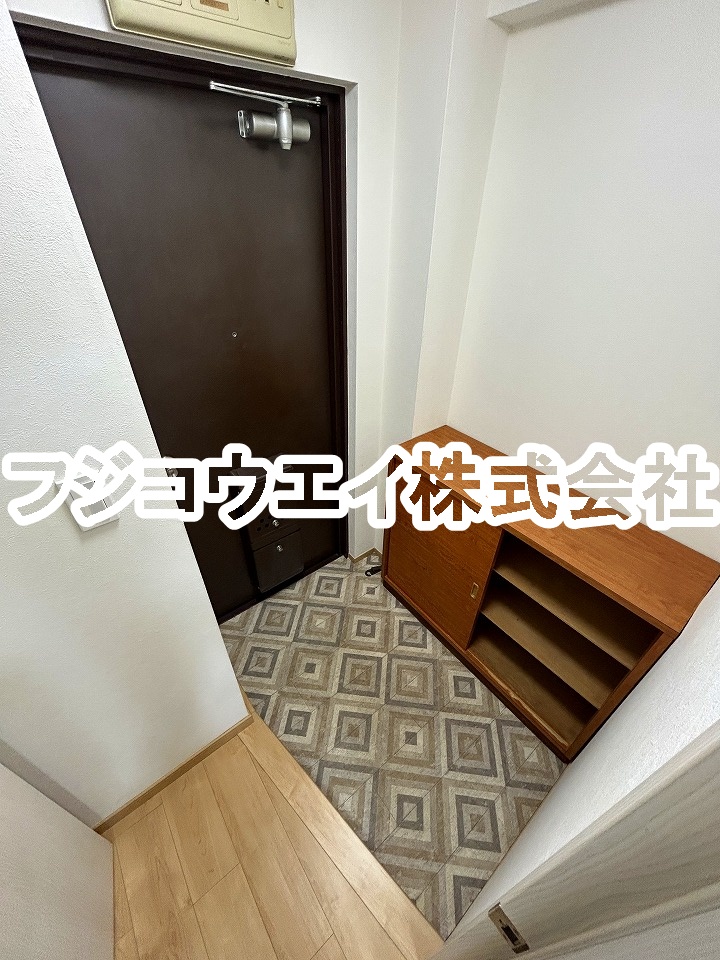 レオ板橋の玄関写真
