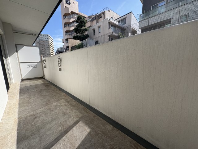 バルコニー　リアレクト白壁