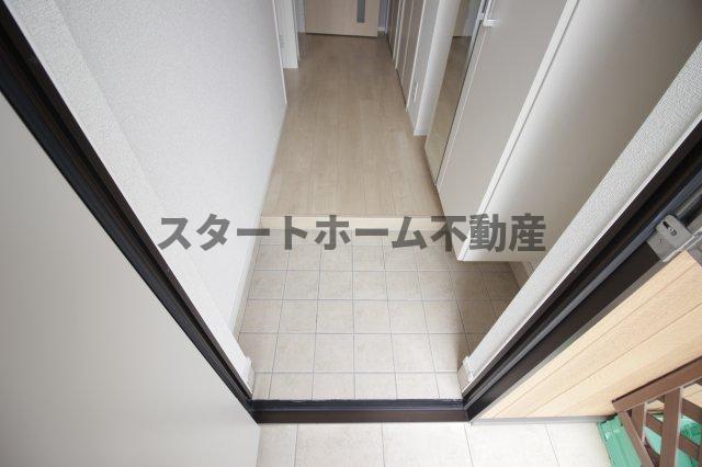 ＪＲ鳴門線 鳴門駅 バス乗車時間：14分 最寄りバス停で下車 徒歩8分 2階建 築8年の玄関写真