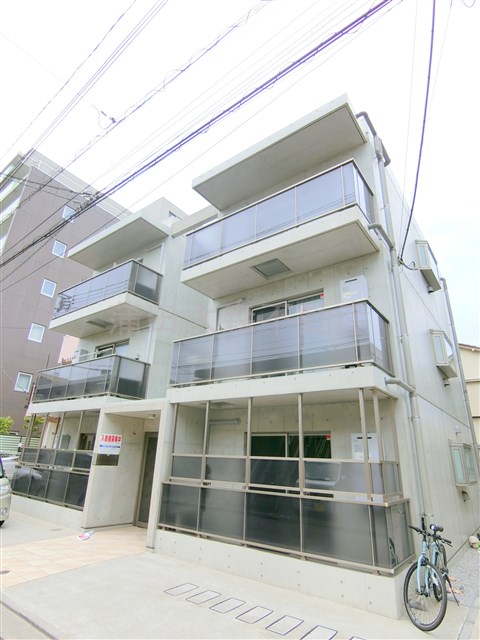 建物外観　外観　2015年12月築　RC鉄筋コンクリート造地上3階建て
