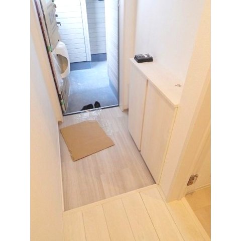 玄関　(施工途中写真)