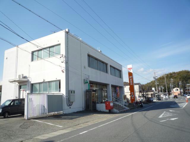 郵便局　河芸郵便局（郵便局）まで557m