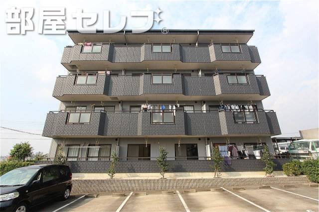 建物外観　４階建てになります。