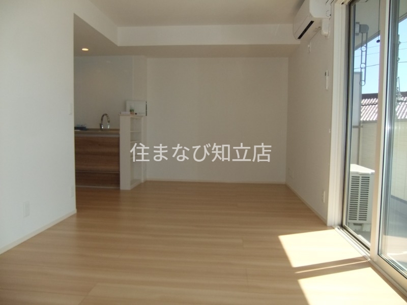居室・リビング　同型別部屋写真