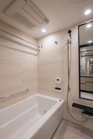 バス・シャワールーム　写真は同タイプ住居です。