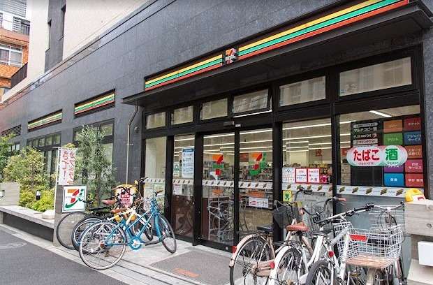 コンビニ　セブンイレブン 新宿早稲田高校前店（コンビニ）まで24m