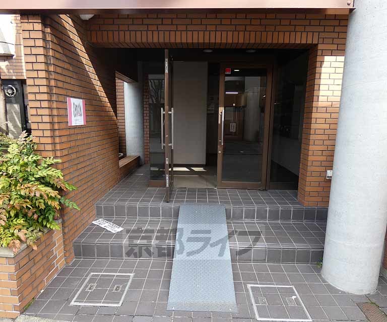 その他共有部分　建物入口です。