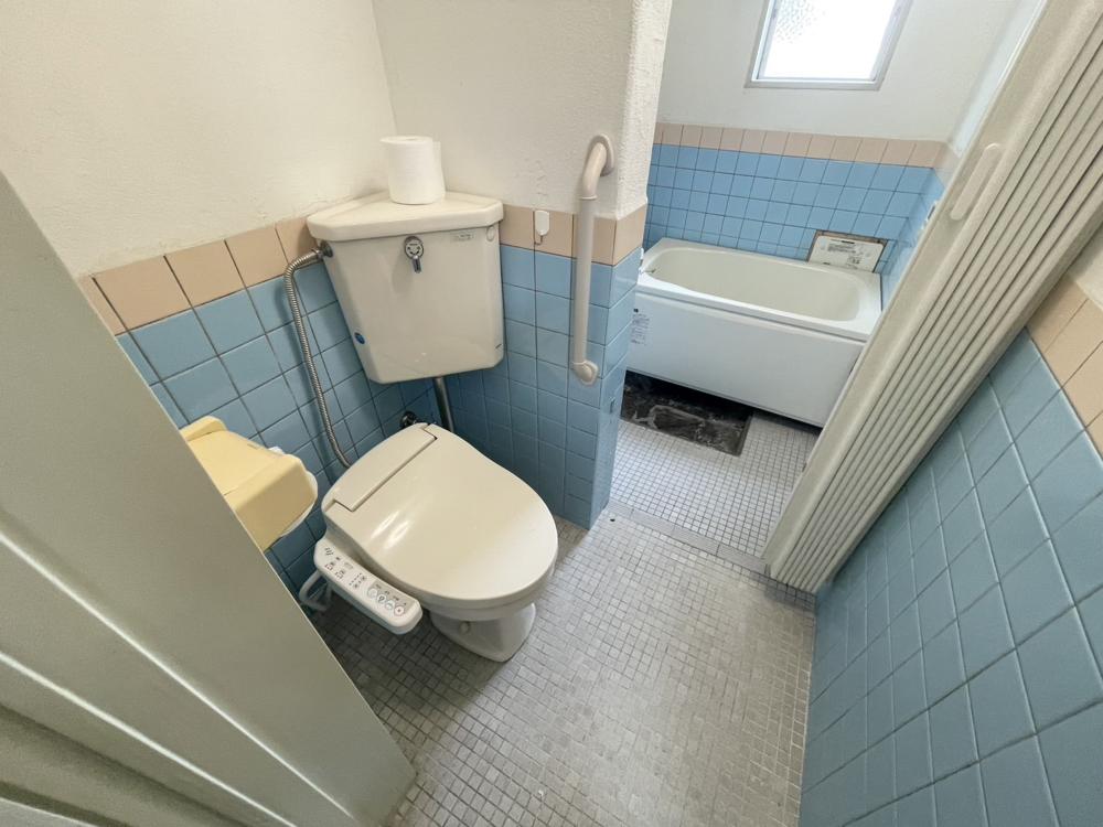 近鉄長野線 古市駅 徒歩4分 3階建 築54年のトイレ写真
