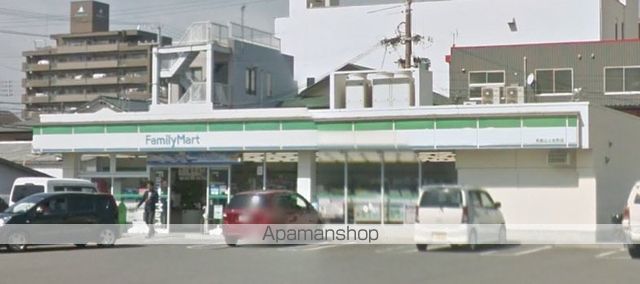 コンビニ　ファミリーマート（コンビニ）まで100m