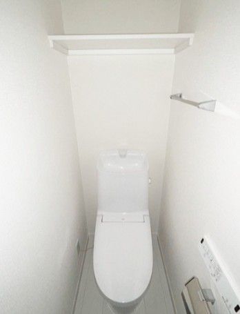 トイレ　参考写真：別部屋タイプ
