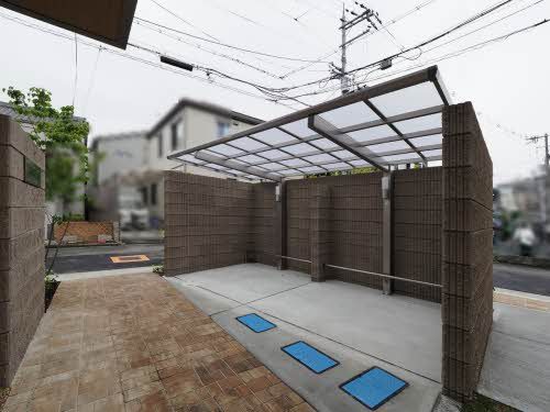建物外観　駐輪場完備。