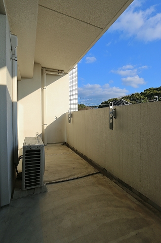 バルコニー　お洗濯物もたくさん干せそうですね