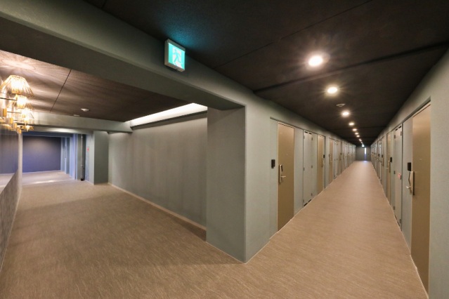 エントランス　防犯カメラ