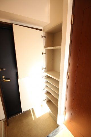 玄関　（別タイプ参考写真）フロントシティ文京　文京区本駒込４