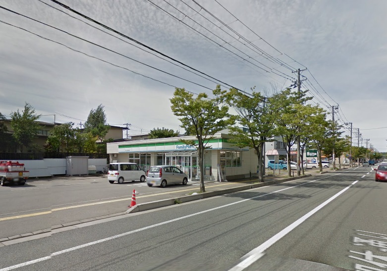 コンビニ　ファミリーマート秋田川尻御休町店（コンビニ）まで251m