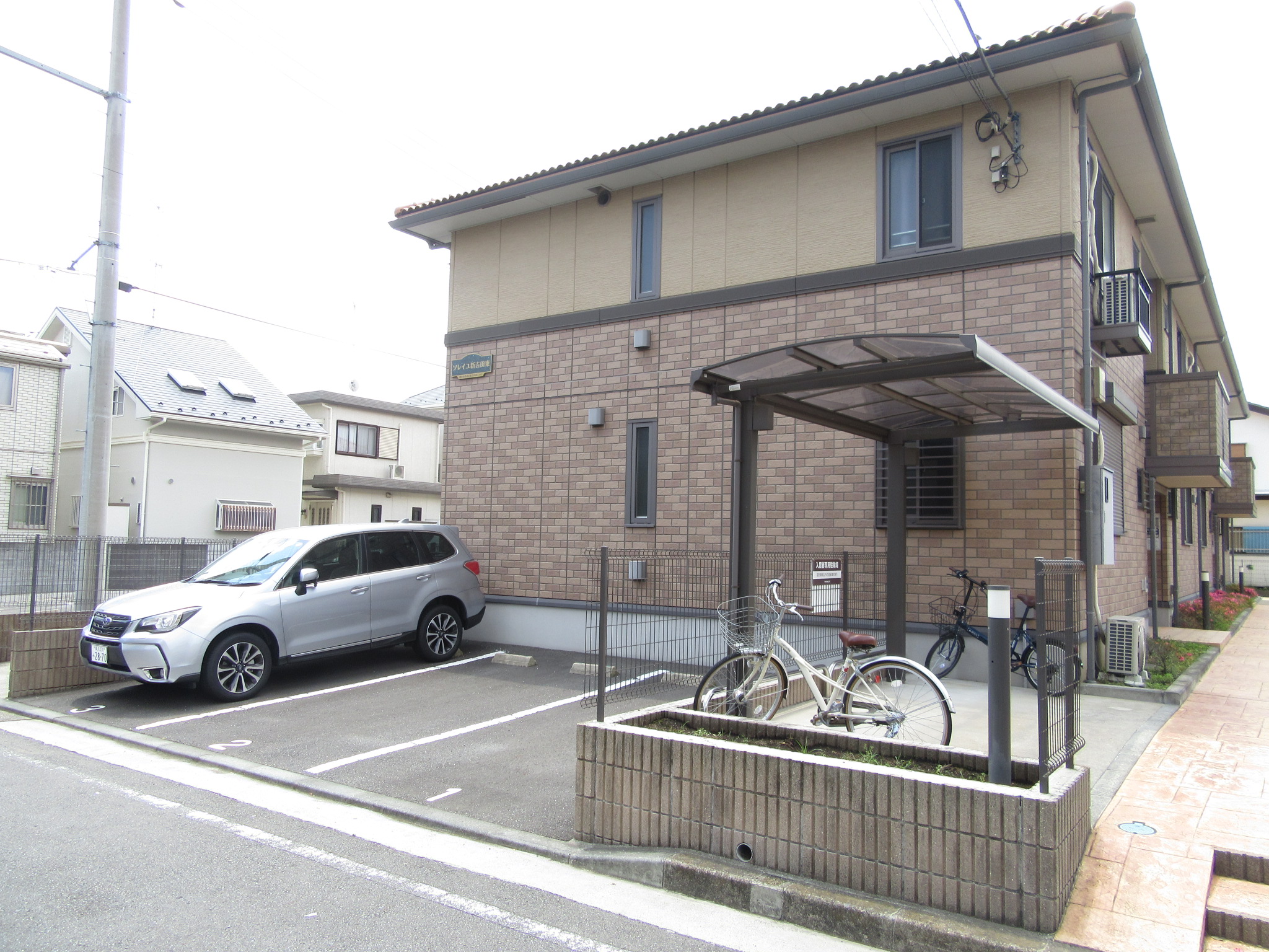駐車場　敷地内駐車場