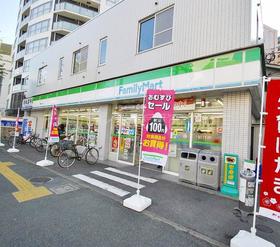 コンビニ　ファミリーマート警固二丁目店（コンビニ）まで127m