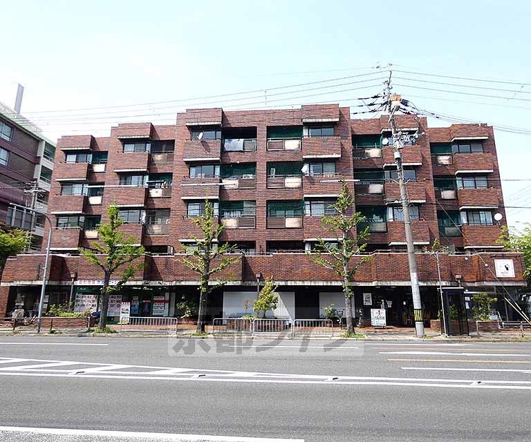 京都市左京区岡崎東天王町のマンションの建物外観