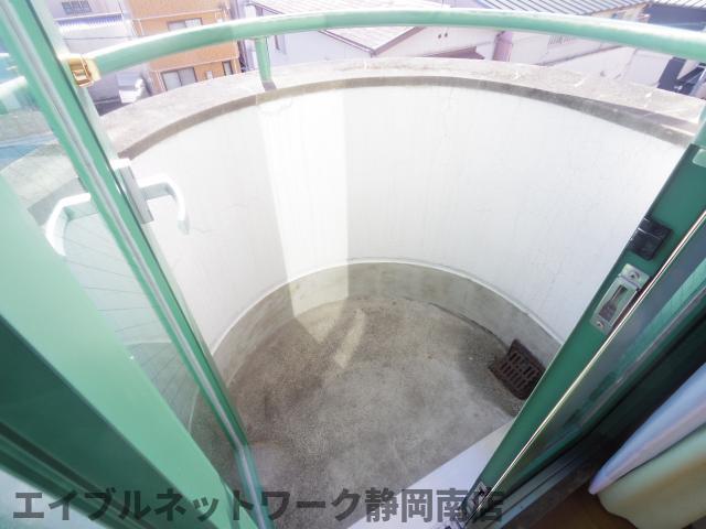 【静岡市駿河区泉町のマンションのバルコニー】