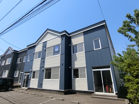 札幌市清田区真栄二条のアパートの建物外観