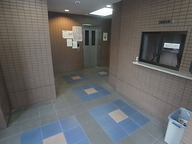 【グローリー元町のロビー】