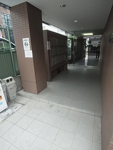 【グローリー元町のエントランス】