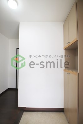 玄関　清潔感のあるトイレです