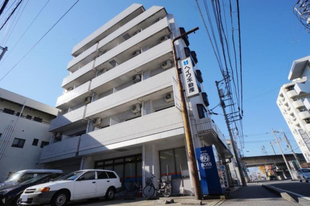 松山市萱町のマンションの建物外観