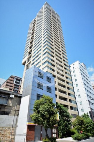 大阪市中央区上本町西のマンションの建物外観