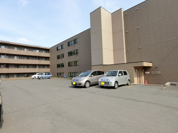 札幌市厚別区厚別町上野幌のマンションの建物外観